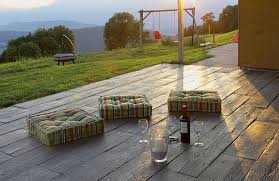 Betonsteine Mit Rustikaler Holzoptik Schaffen Flair Im Aussenbereich Http Baufux24 Com Langlebige Betonsteine Mit Rus Gartenplatten Haus Und Garten Garten