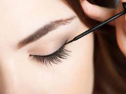 7 Cara Memakai Eyeliner Secara Mudah Untuk Para Pemula Lifestyle Liputan6 Com