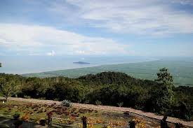 Gunung jerai (juga dikenali sebagai puncak kedah) merupakan sebuah gunung yang terdapat di negeri kedah darul aman bersempadan kuala muda dan gurun.tingginya dalam 1,207 meter. View From Mount Jerai Picture Of Gunung Jerai Kuala Ketil Tripadvisor