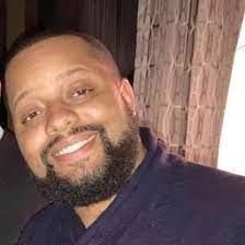 Stephen Knox's Instagram, Twitter & Facebook