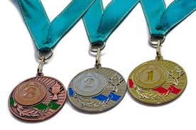 Este artículo incluye la lista de todas las medallas de los juegos olímpicos desde 1896. Ninos Medallas Olimpicas Para Ninos Toyvian 12pcs Medallas De Premios De Plastico Con Cinta Dorada Plata De Bronce Trofeos Medallas Y Premios Cristoleon Medallas