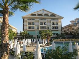 John devlin, author/illustrator of the true colours books on football kits, reminded me that crystal palace have also used claret and blue in their kits. Sehr Saubere Gartenanlage Gartenanlage Turkische Riviera Spa