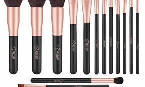 7 must have makeup brushes and its uses