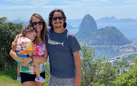 Con el alma en un hilo quedaron los seguidores de fernando godoy luego que el actor publicara un video de su hija lua cayéndose de la cama y con ello de fondo la melodía de los hombres bailando con un ataúd. Fernando Godoy Muestra Como Hace Con Su Esposa Para Dejar A Su Hija Al Colegio