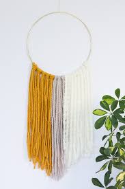 That is today's agenda, friends! Alice And Loisdiy Simple Yarn Wall Hanging Alice And Lois