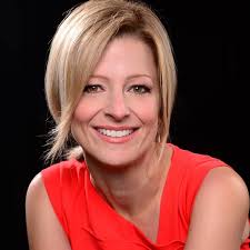 Nancy is holding it down at Oak today, in head to toe Oak, @pine.byoak and  @we.are.maker 🥰 Love local, y'all!