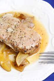 Place the pork chops over the apples and turn off the instant pot. Instant Pot Pork Chops And Apples