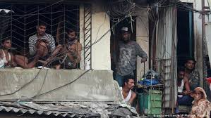 After mumbai saw its first case on march 11, the first 8 patients were discharged on march 25. Coronavirus Lockdown In India Crowd Of Migrant Workers Chased Out Of Mumbai Station News Dw 15 04 2020