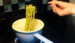 Kita akan lihat dari sisi harga, kalori, macros, rasa dan akhirnya kita. Review Lemonilo Mie Instan Alami Rasa Mie Goreng Tokopedia Blog