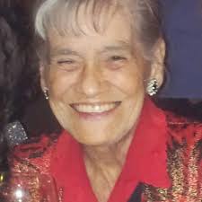 This is Karin Lindsay. The woman who claimed she was living a dream  lifestyle after she stole £22,500 from her elderly father-in-law has been  spared jail 🚨 Karin Lindsay, 50, was given