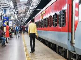 Indian Railway: ఏ స్టేషన్‌లో ఆగకుండా వందల కి. మీ వెళ్లే ఏకైక ఇండియన్ రైలు ఏంటో తెలుసా? వందే భారత్ కాదు.. ఇది వెళ్తే ట్రాక్‌పై తుపాన్...