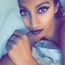 Melissa Roy's Instagram, Twitter & Facebook