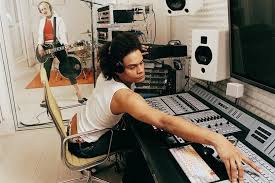 Step by step, the road to ending up being a music producer entails dedication and desire to comprehend of the fine art of popular music manufacturing. How We To Learn To Become A Music Producer At Home