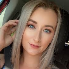 Janice Courtney's Instagram, Twitter & Facebook