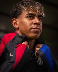 Less than 4hrs to go till kick off against the mighty FC Barcelona....  c'mon the Toon ....⚫⚪⚫⚪