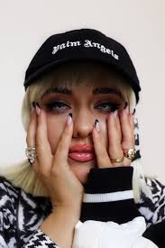 Lois Rae Drops Summer Anthem, Swim