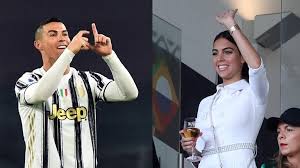 رغم هذا الحب الكبير بين رونالدو وجورجينا، الإ أنهما لم يتزوجا، وأعلن الأول بشكل مفاجئ خلال حديثه إلى مقدم البرامج الإنجليزي بيرس مورجان، عن نيته الزواج من جورجينا، التي ترافقه منذ 3 سنوات عندما كان لاعبا في فريق ريال. Ø¬ÙˆØ±Ø¬ÙŠÙ†Ø§ ØªØ­Ø³Ù… Ø§Ù„Ø¬Ø¯Ù„ ÙˆØªÙˆØ¶Ø­ Ù…ØµÙŠØ± Ø±ÙˆÙ†Ø§Ù„Ø¯Ùˆ ØªØ±ÙƒÙŠØ§ Ø§Ù„Ø¢Ù†