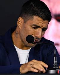 Lionel Messi shared a heartfelt message to Luis Suárez after his final  Uruguay match, bringing Suárez to tears in front of his family and fans at  Centenario Stadium ✉️🥹