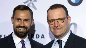 Jens spahn is asserting germany's new role as a global health leader — and setting the stage for his own dark horse bid to lead germany. Jens Spahn Cdu Ehemann Beruf Und Corona Krise Der Politiker Im Portrat Politik