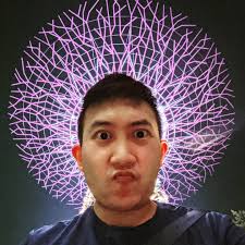 小百合的學醫隨筆- <百合英文教室> "Trick or treat" 是美國小孩在萬聖節要糖果說的台詞， Trick = 搗亂Treat =  請客兩個字在一起就是"不請客就搗亂" 有趣的是，