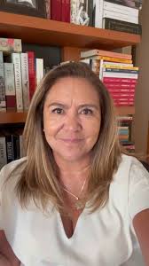 LAS HEREDERAS DE LA SINGER de Ana Lena Rivera, es un libro que nos presenta  la situación de la mujer en diferentes épocas. Nos hace reflexionar en  cuantas cosas hemos cambiado y en cuantas más ...