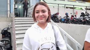 Jadi guys kita mau telepon amanda manopo, aku mau kenalin dia sama elvia cerolline, kata billy syahputra di channel youtubenya, senin (17/8/2020). Amanda Manopo Kasihan Dengan Mantan Billy Syahputra Elvia Cerolline