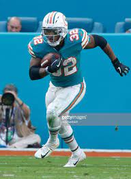 Kenyan Drake Of The Miami Dolphins Runs With The Ball Against The Kenyan Drake Miami Dolphins Football Nfl Miami Dolphins