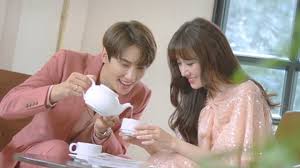 Hari won để lộ vòng 2 to bất thường khi đi diễn ở mỹ, khi hari về việt nam thì trấn thành bất ngờ cầu hôn hari won nghe xong giá tiền liền choáng váng, vội tiến tới bảo trấn thành: Destiny Hari Won Feat Park Jung Min Shazam