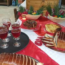 Ofertele de paste pentru hotelul rina 4*din sinaia, contin un sejur de 3 nopti cazare cu mic dejun inclus, primire traditionala cu oua rosii, cozonac si alte surprize, cina pastorala in noaptea de inviere, mancare traditionala si muzica live, concursuri cu premii etc. Oferta Paste 2021 Transfagarasan La Complex Dracula