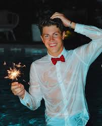 Photographer and videographer best known as the brother of skateboarder ben azelart. Ben Azelart Wiki Bio Age Height Family Girlfriend More