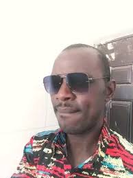 Some funny Ibibio names and their hilarious word for word meanings:  1..Idopise Inyang Usoroh: Keep-quiet-look River Celebration 2..Ese-Abasi  Udoette: Look-at-God Second son of the father 3..Aniebiet Udoeyop:  Who-is-like Second son of palm