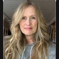 Cynthia Holmes's Instagram, Twitter & Facebook