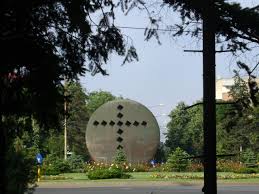 Acest eveniment este unic în bucureşti. Nasturele Din Piata Charles De Gaulle Parcul Herastrau Marianatabaras