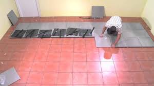 Car un revêtement de sol est un investissement sur le long terme et vos prochaines générations en profiteront surement. Systeme De Pose De Carrelage Sans Travaux Youtube