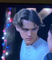 Who does this actor remind you of from the 90's?