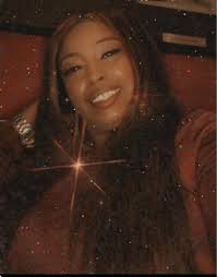 You might be quick to spot red flags, but let's shout out the green ones 💚  Tag the first person who came to mind as you swipe through. Let them know  they're