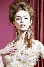 Modern Marie Antoinette Frida At Christian Dior Omg Yes Please Winged Eyeliner Glam Pal Christian Dior Haute Couture Fashion Show Makeup Wedding Hairstyles