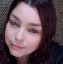 Lisa Lewallen's Instagram, Twitter & Facebook