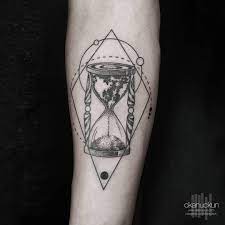 Dibujos de relojes de arena para tatuajes. 59 Ideas De Tatuajes Reloj De Arena Tatuaje Reloj De Arena Reloj De Arena Tatuajes De Relojes
