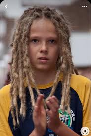 Looking for a hairdresser who has a good understanding of menopausal hair  to cut me a nice bob i have fine,broken hair due to previous bleaching and  perimenopause🙂