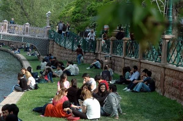 Eskişehir'de öğrencilik sosyal anlamda harikadır; ancak kış aylarında barınma konforu ders başarısını doğrudan etkiler., yapay zekayla üretilmiş