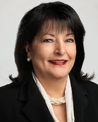 You want the best of both? A print of each of your portraits in a  beautiful, totally customized keepsake box AND all of your digital images?⁠  ⁠ Did you know that this