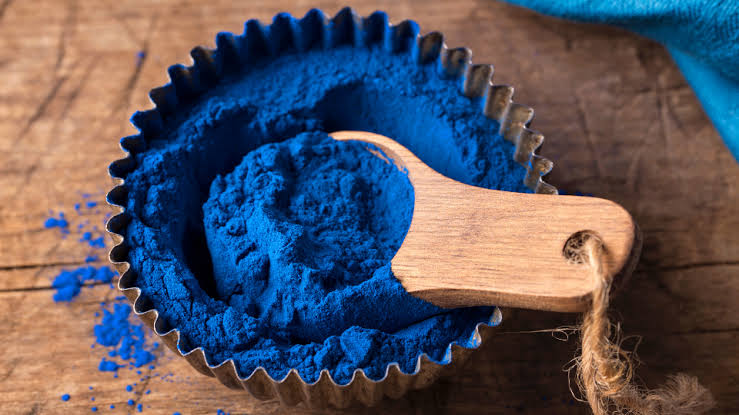 Difference Between Blue Spirulina Extract and Regular Spirulina Powder -  Algology