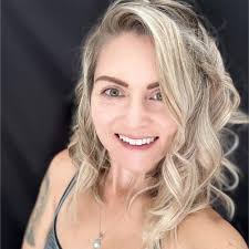 The Tools of Titans podcast is now live! This is my first new podcast in  years. The episodes will be hyper-actionable and short: 10–30 minutes each.  Lots of fun stuff coming! Please