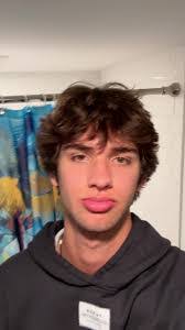 Jesse Connolly's Instagram, Twitter & Facebook