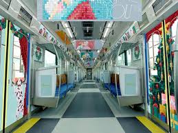 東横線 （とうよこせん）は、 東京都 渋谷区 の 渋谷駅 と 神奈川県 横浜市 西区 の 横浜駅 を結ぶ 東急電鉄 の 鉄道路線 である。 路線図 や 駅ナンバリング で使用される 路線カラー は赤色、路線記号は ty 。 æ±æ€¥æ±æ¨ªç·š æ¸‹è°·ãƒ'ã‚«ãƒªã‚¨å· ã‚¯ãƒªã‚¹ãƒžã‚¹è£…é£¾ã§é™å®šé‹è¡Œ ã‚·ãƒ–ãƒ¤çµŒæ¸ˆæ–°èž