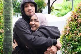 Kendati demikian, tak sedikit publik yang masih mempermasalahkan tato yang masih ada di tubuh gary iskak. 11 Tahun Menikah 10 Potret Mesra Keluarga Gary Iskak Richa Novisha