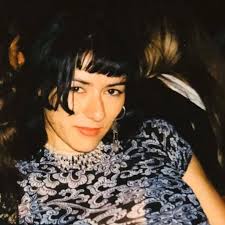 María Gabriela nació el 1° de agosto de 1963 y por sus venas se mezclaba la  sangre de los pueblos originarios con la de los artistas. Bisnieta de un  cacique ranquel y