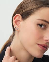 Stud earrings woman