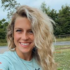 Amanda Bethune's Instagram, Twitter & Facebook